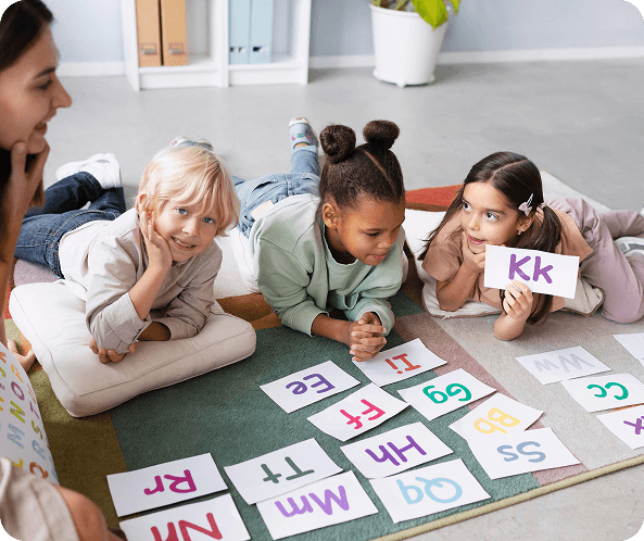 young woman doing speech therapy with children